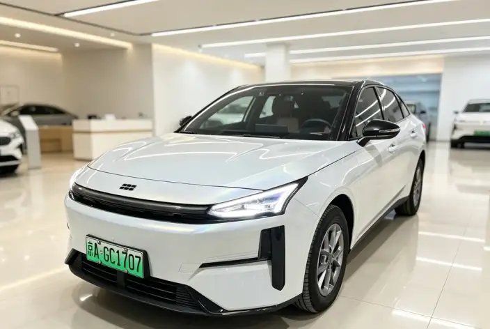 Geely Galaxy L6 2025 Model 1.5 EM-i DHT 60KM Voyage Edition