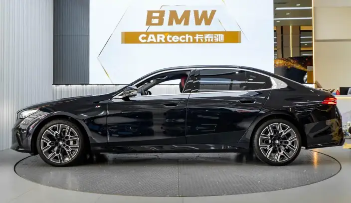 BMW 5 Series 2025 Model 530Li Exclusive Model M Sports Set