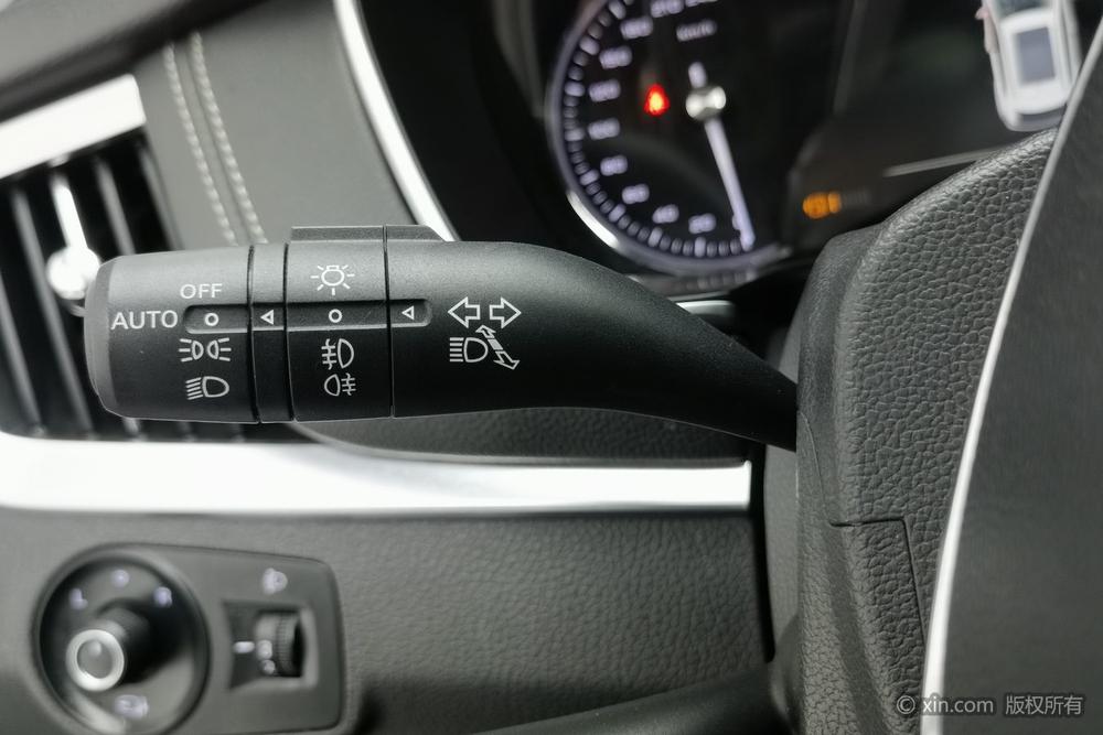 Roewe RX5 2016 30T 2WD Automatic Internet Smart Enjoy – фото 17