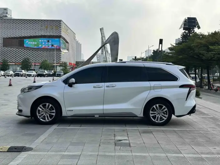 Toyota Sienna 2021 Model 2.5L Hybrid Platinum edition