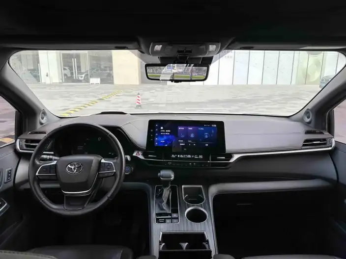 Toyota Sienna 2021 Model 2.5L Hybrid Platinum edition – фото 6