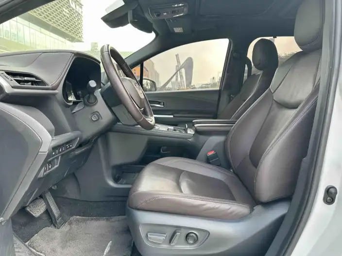 Toyota Sienna 2021 Model 2.5L Hybrid Platinum edition – фото 8