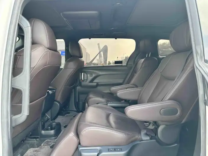 Toyota Sienna 2021 Model 2.5L Hybrid Platinum edition – фото 9