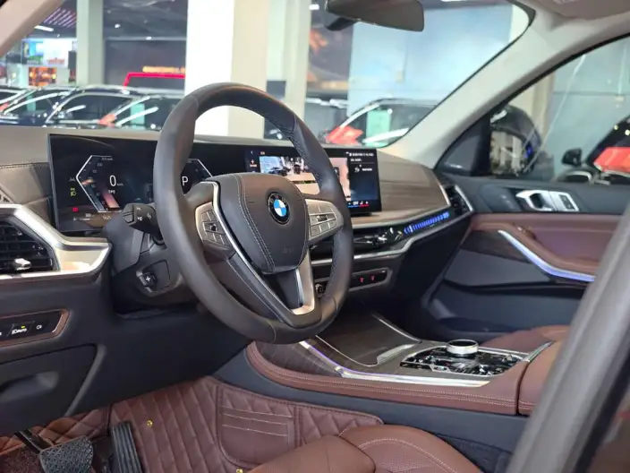 BMW X7 2026 Model xDrive40i Leading Model Luxury Set 7 seat – фото 3