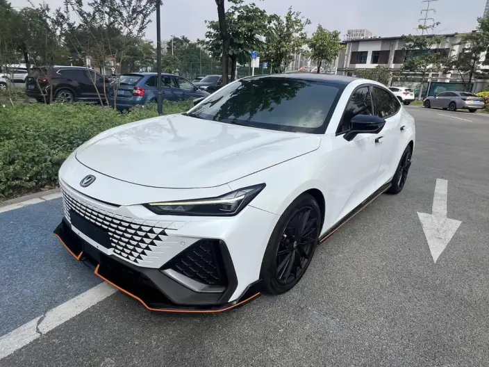 Changan UNI-V 2023 Model 1.5T Sports Edition – фото 1