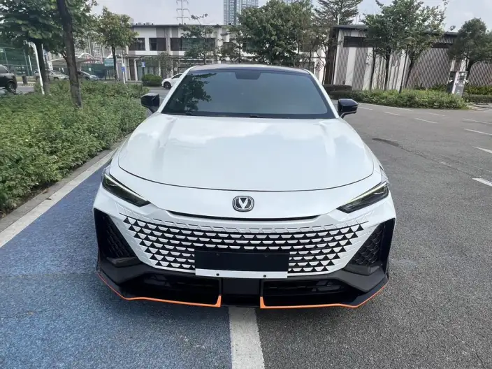 Changan UNI-V 2023 Model 1.5T Sports Edition – фото 2