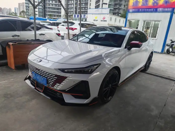 Changan UNI-V 2023 Model 1.5T Sports Edition – фото 1