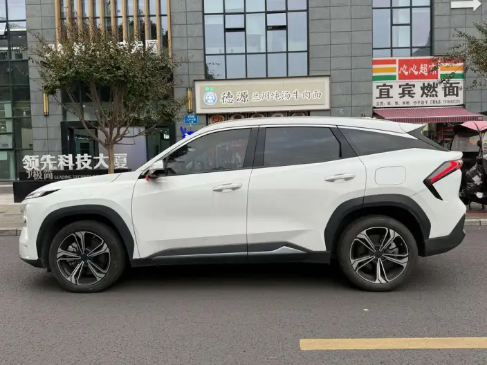 Geely Galaxy L7 2023 Model 1.5T DHT 115km PLUS – фото 3