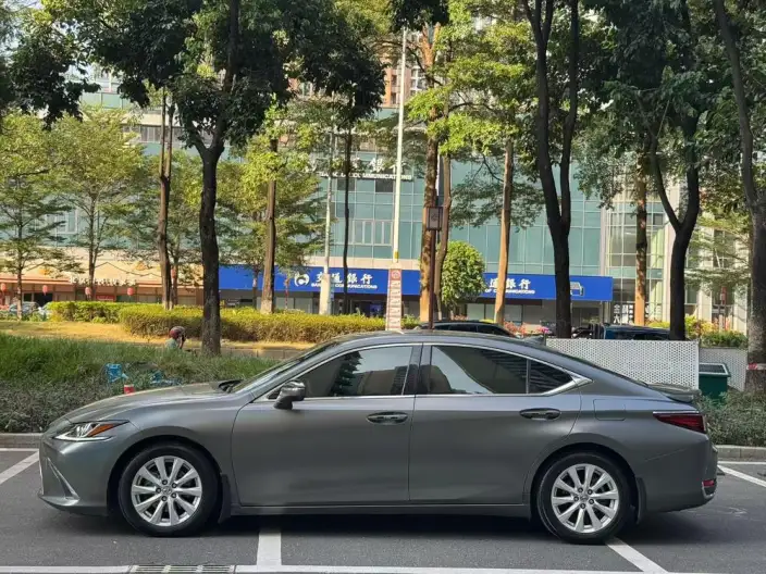 Lexus ES 2022 Model 300h Superior Edition – фото 3
