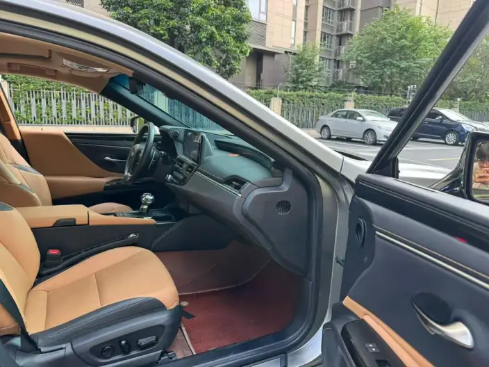 Lexus ES 2022 Model 300h Superior Edition – фото 7