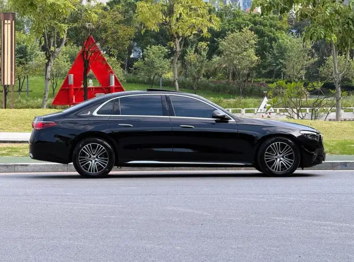 Mercedes-Benz E-Class 2024 Model E 260 L sedan – фото 8