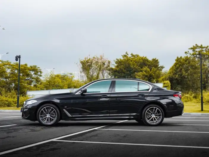 BMW 5 Series 2022 Model Facelift II 525Li M Sports Set – фото 3