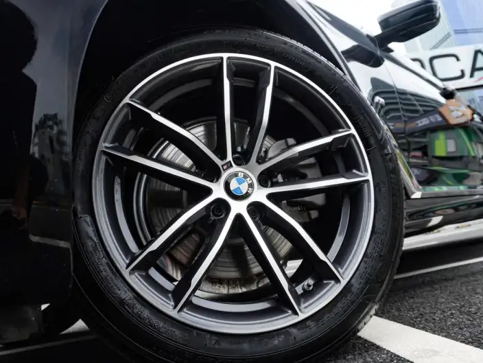 BMW 5 Series 2022 Model Facelift II 525Li M Sports Set – фото 9