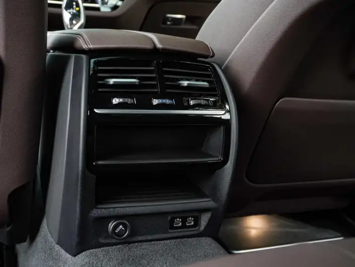BMW 5 Series 2022 Model Facelift II 525Li M Sports Set – фото 10