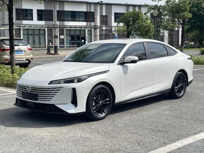 Changan Yida 2023 Model 1.5T GDI Automatic Noble Model – фото 1