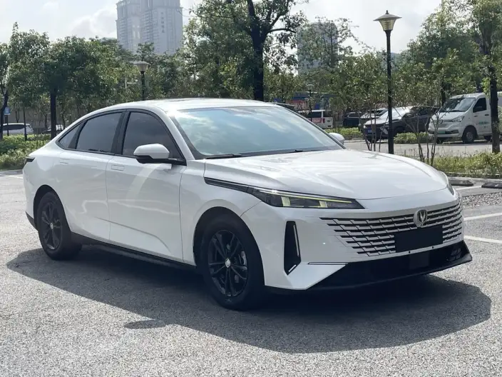 Changan Yida 2023 Model 1.5T GDI Automatic Noble Model – фото 3