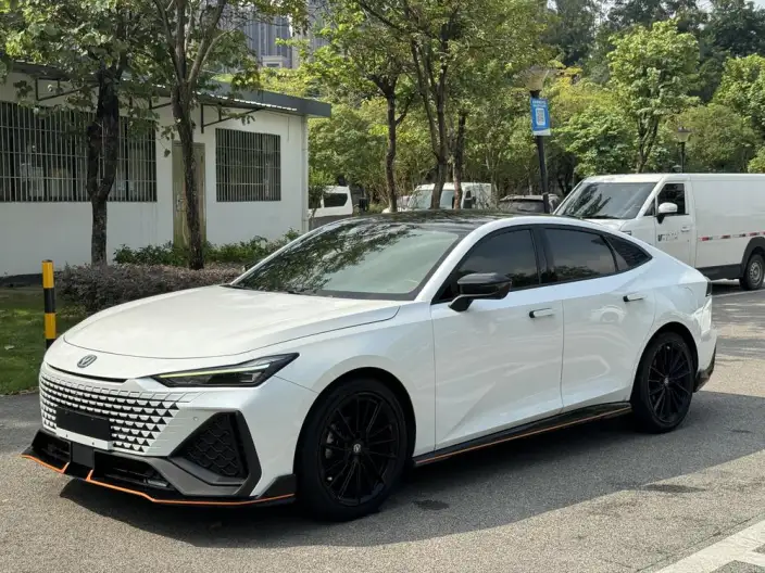 Changan UNI-V 2022 Model 1.5T Sports Edition – фото 1