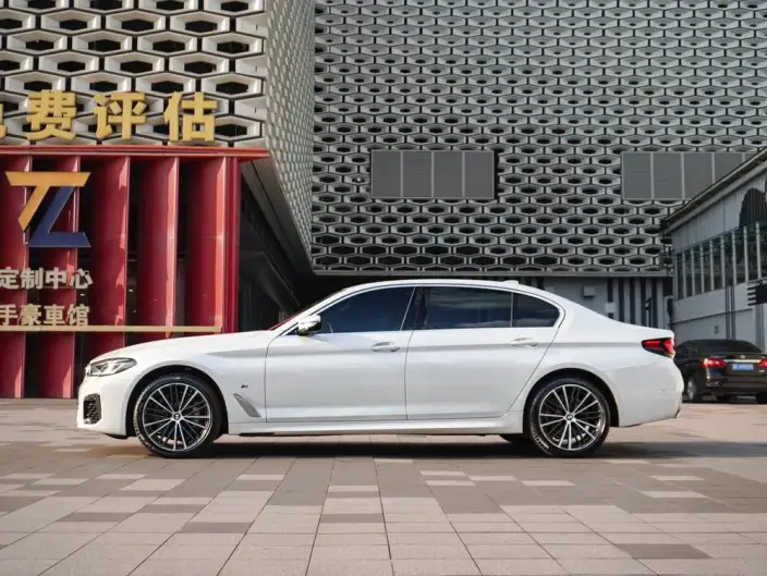 BMW 5 Series 2022 Model 530Li Leading Model M Sports Set – фото 3