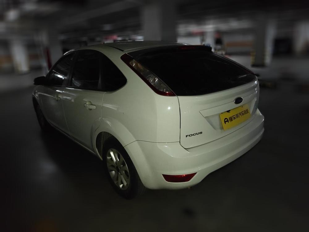 Ford Focus 2013 модификация лян кузов Classic 1.8L Manual Basic