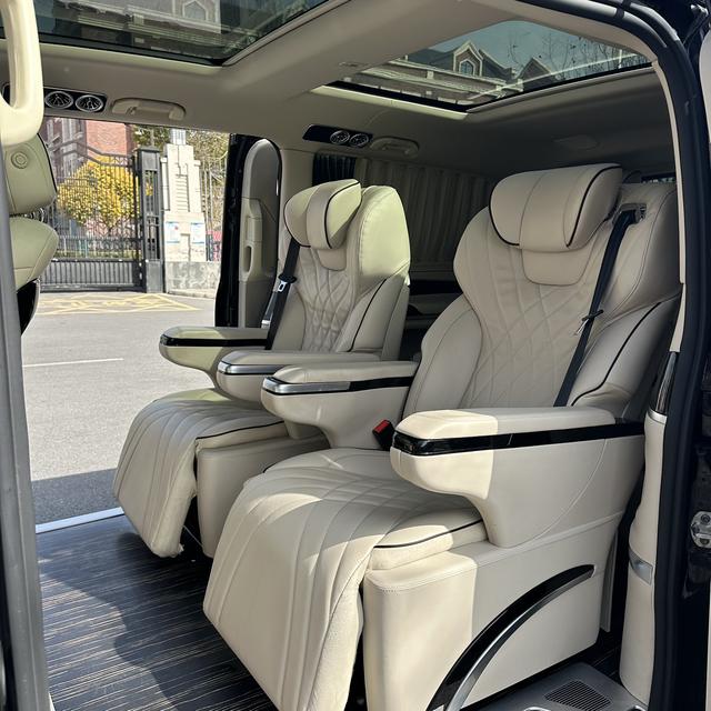 Mercedes-Benz V-Class 2022 V 260 L Long Axle Premium – фото 7