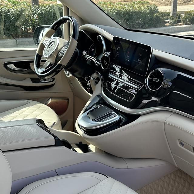 Mercedes-Benz V-Class 2022 V 260 L Long Axle Premium – фото 16
