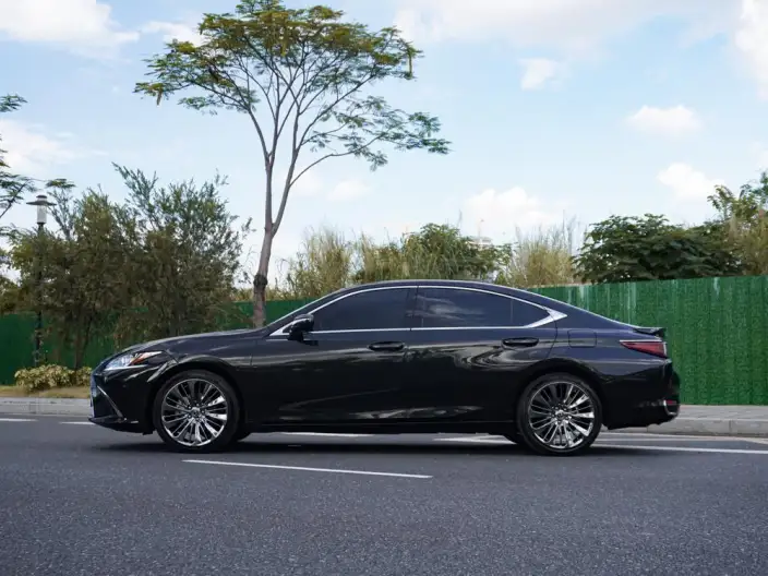 Lexus ES 2022 Model 300h Superior Edition