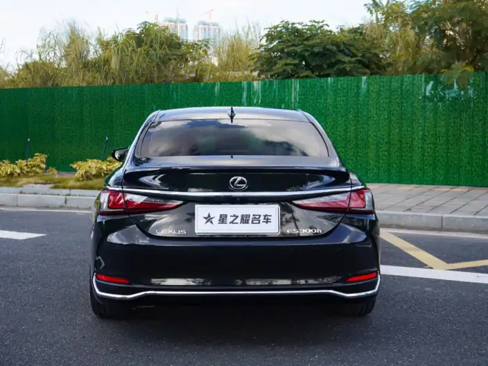 Lexus ES 2022 Model 300h Superior Edition