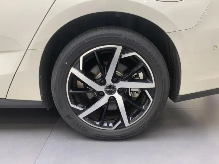 BYD Seal 07DM 2026 Model DM-i 230KM Flagship Model – фото 7