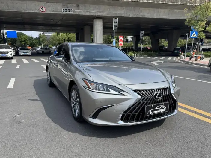 Lexus ES 2024 Model 200 Premium