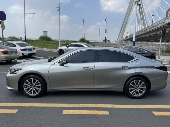 Lexus ES 2024 Model 200 Premium