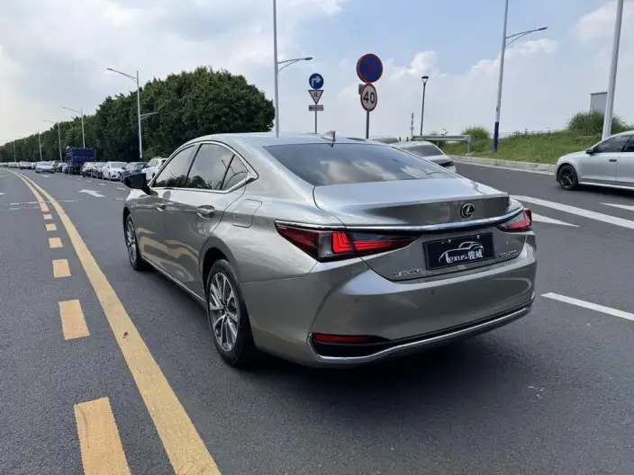 Lexus ES 2024 Model 200 Premium – фото 5