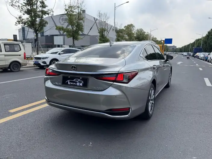 Lexus ES 2024 Model 200 Premium – фото 7