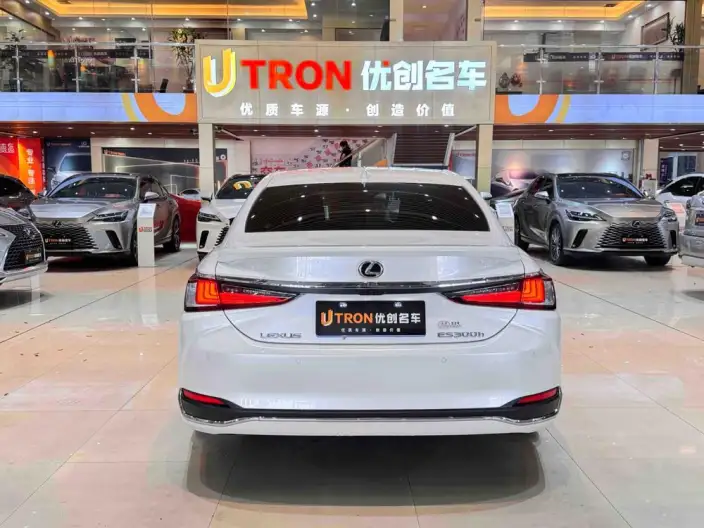 Lexus ES 2022 Model 300h Premium