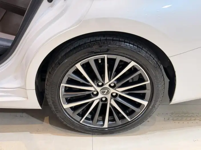 Lexus ES 2022 Model 300h Premium – фото 6