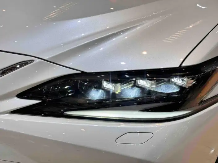 Lexus ES 2022 Model 300h Premium – фото 8