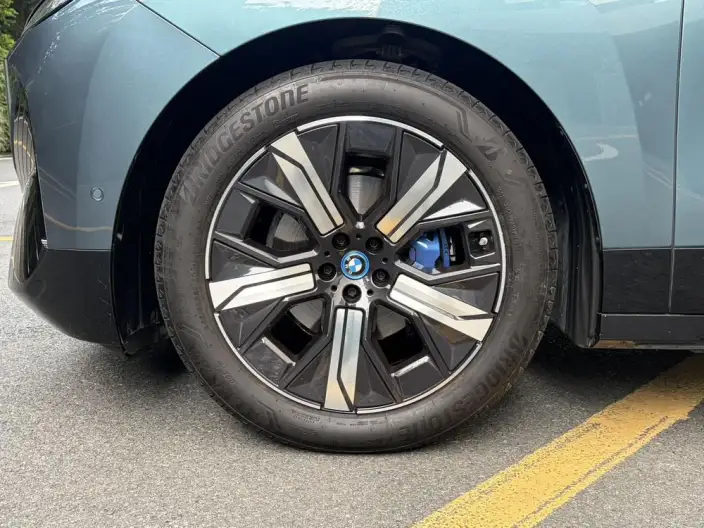 BMW iX 2023 Model xDrive40 – фото 10