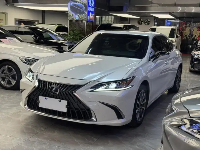 Lexus ES 2022 Model 200 Superior Edition