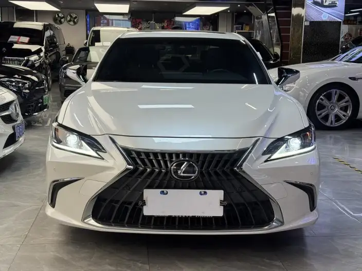 Lexus ES 2022 Model 200 Superior Edition