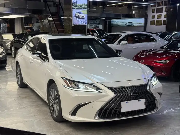 Lexus ES 2022 Model 200 Superior Edition