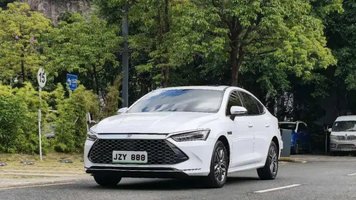 BYD Qin PLUS DM 2021 Model DM-i 55KM Noble Model – фото 1