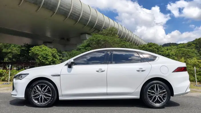 BYD Qin PLUS DM 2021 Model DM-i 55KM Noble Model – фото 4