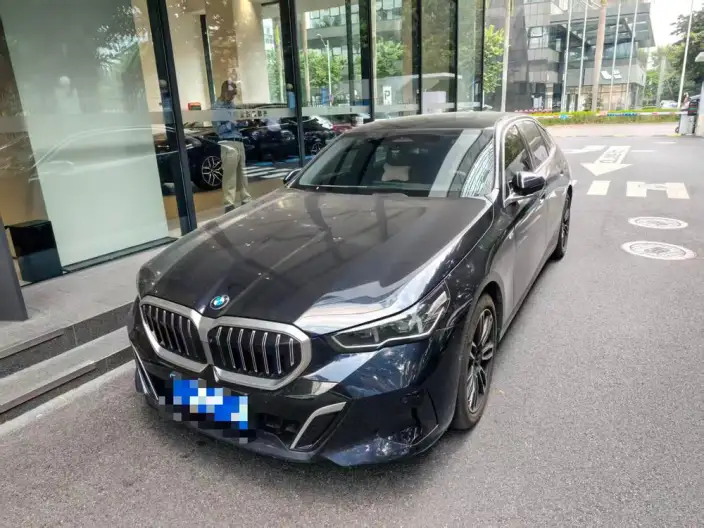 BMW 5 Series 2024 Model 530Li Leading Model M Sports Set – фото 1