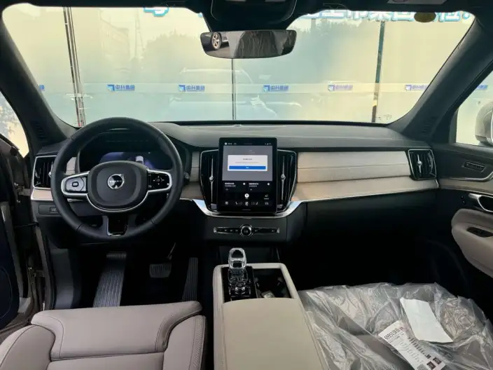Volvo XC90 2026 Model B6 Smart Range Deluxe Edition 6 seat – фото 6