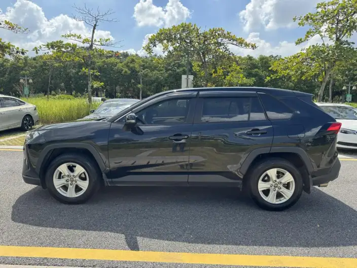 Toyota RAV4 2022 Model 2.0L CVT 2WD Urban Edition – фото 3