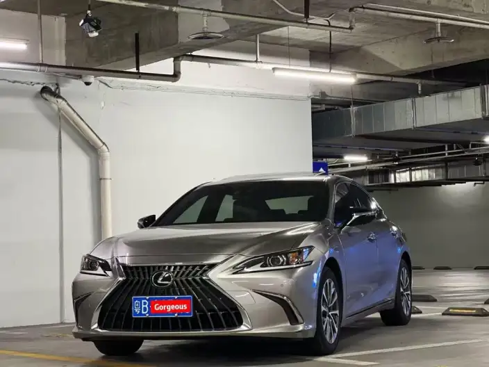 Lexus ES 2023 Model 260 Superior Edition