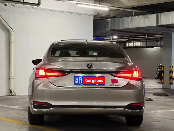 Lexus ES 2023 Model 260 Superior Edition