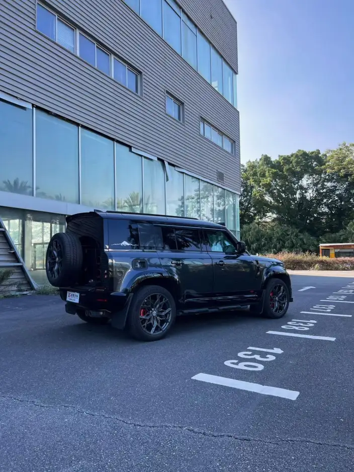 Land Rover Defender 2024 Model 110 3.0T P400 X-Dynamic HSE – фото 6