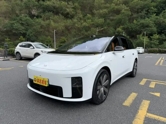 Li Auto i8 2025 Model Standard Edition – фото 1