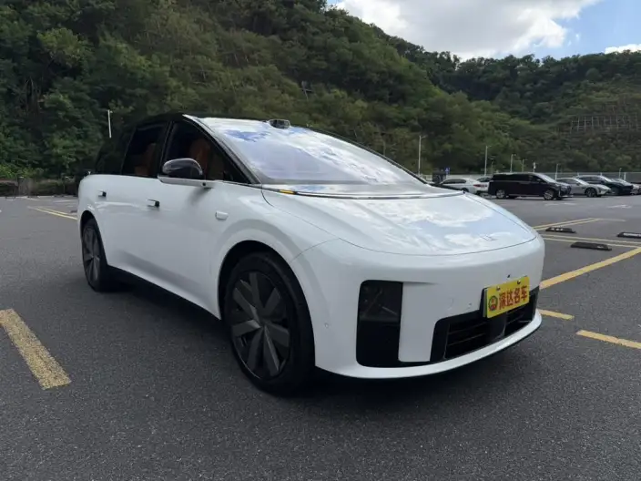 Li Auto i8 2025 Model Standard Edition – фото 3