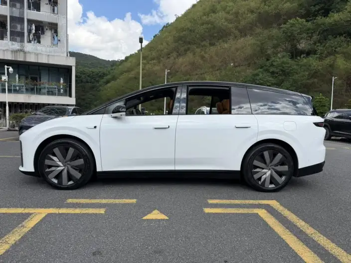 Li Auto i8 2025 Model Standard Edition – фото 4